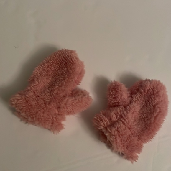 Carter’s Set of Fuzzy Sherpa Hat and Mittens, 12-24 M, pink. 3D ears on hat - Picture 15 of 17